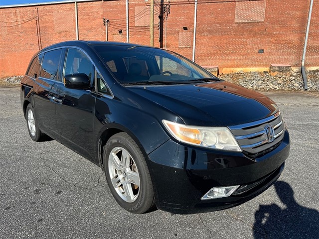Honda Odyssey Touring in Hickory