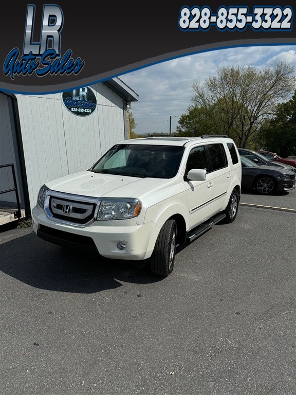 Honda Pilot Touring 2WD 5-Spd AT with DVD in Hickory