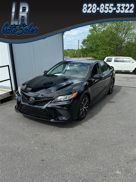 Toyota Camry SE in Hickory