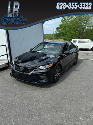 Picture of a 2019 Toyota Camry SE