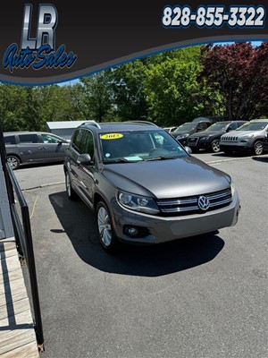 Picture of a 2015 Volkswagen Tiguan SE