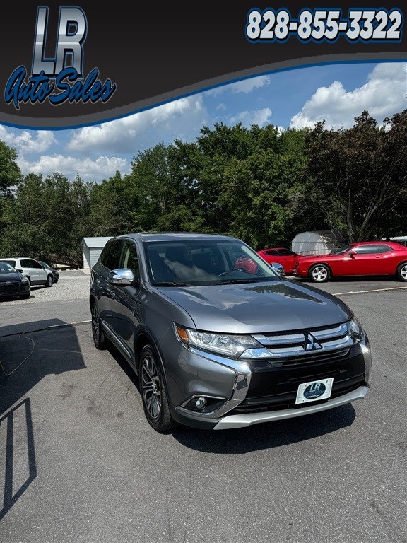 Mitsubishi Outlander SE 2WD in Hickory