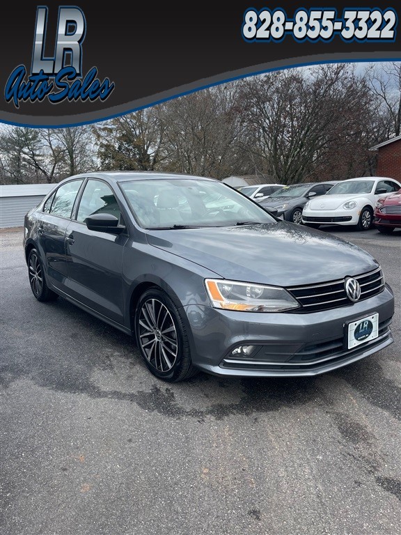 Volkswagen Jetta SE 6A in Hickory