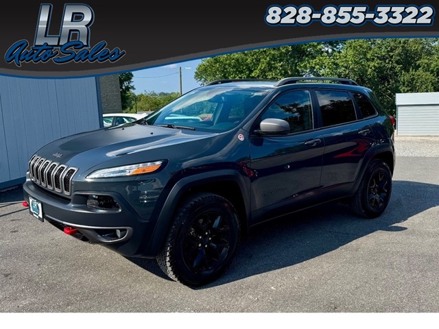 Jeep Cherokee Trailhawk 4WD in Hickory