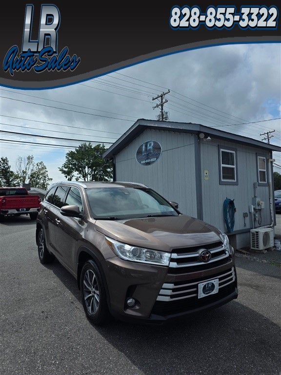Toyota Highlander XLE AWD V6 in Hickory