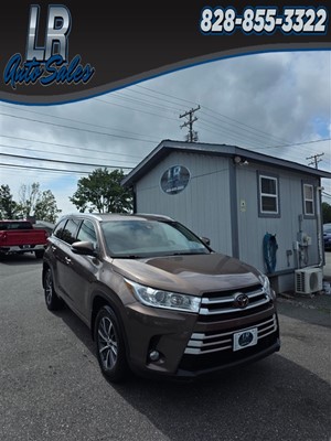 Picture of a 2017 Toyota Highlander XLE AWD V6