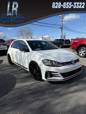 Picture of a 2021 Volkswagen Golf GTI S 6M