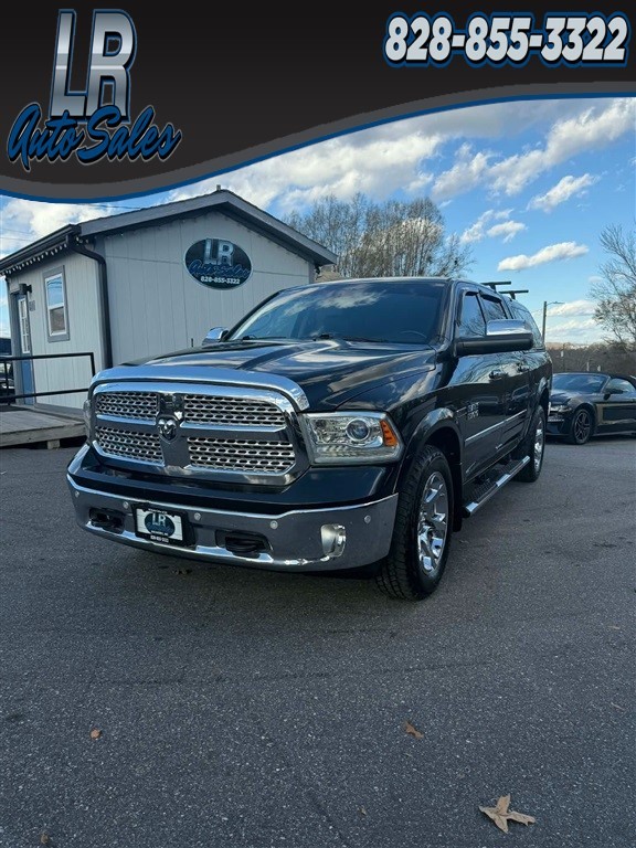 RAM 1500 Laramie Crew Cab SWB 4WD in Hickory