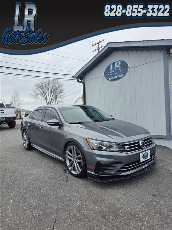 Volkswagen Passat R-Line in Hickory