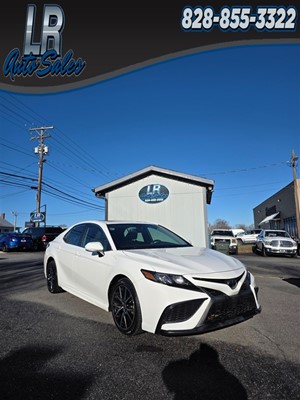Picture of a 2021 Toyota Camry SE