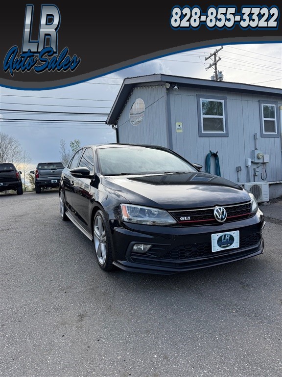 Volkswagen Jetta GLI SE 6A in Hickory