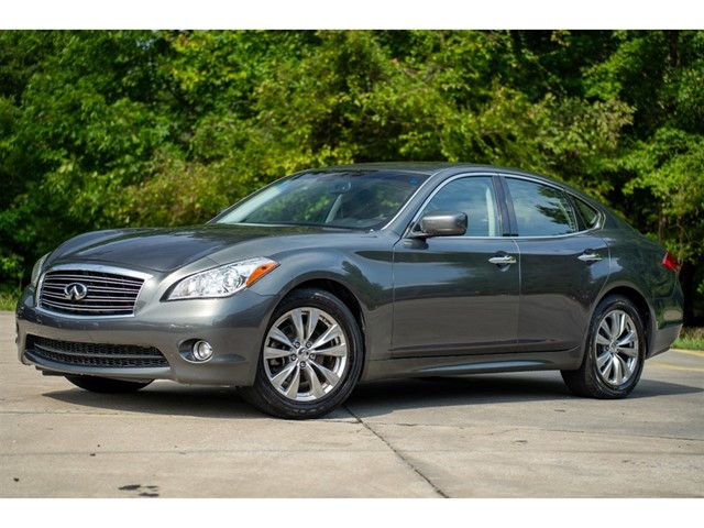 Infiniti M 37 in Fuquay-Varina