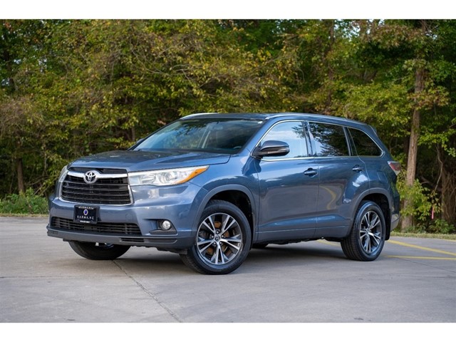 Toyota Highlander XLE AWD V6 in Fuquay-Varina