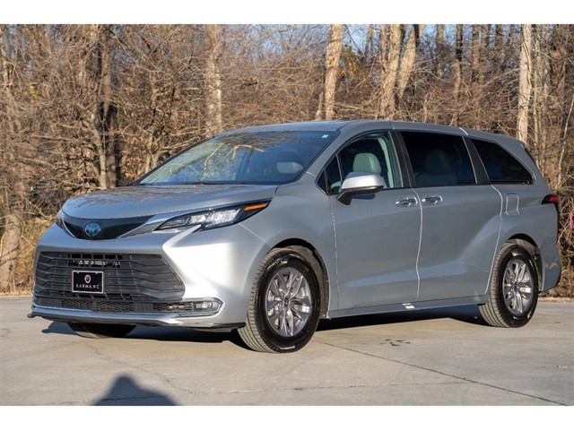 Toyota Sienna XLE 7-Passenger in Fuquay-Varina