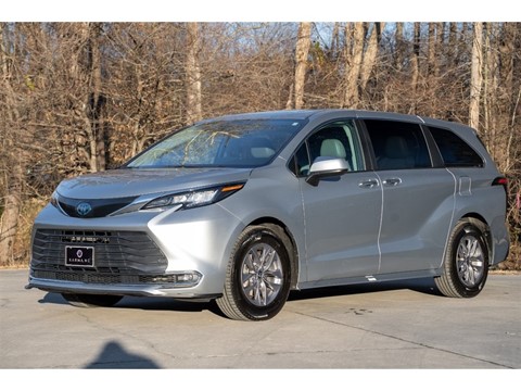 2022 Toyota Sienna XLE 7-Passenger