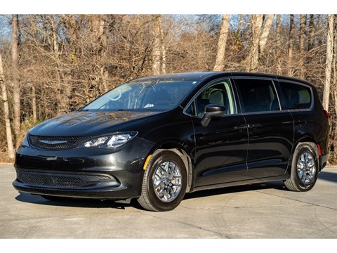 2022 Chrysler Voyager LX