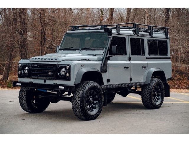 Land Rover Defender 110 in Fuquay-Varina