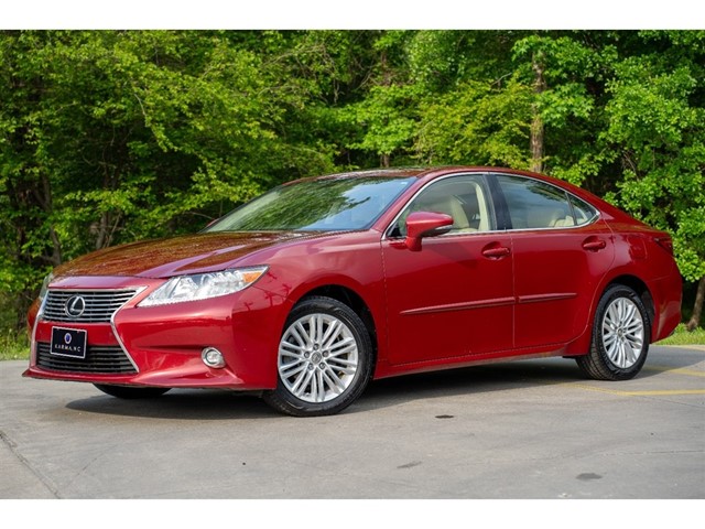 Lexus ES 350 in Fuquay-Varina