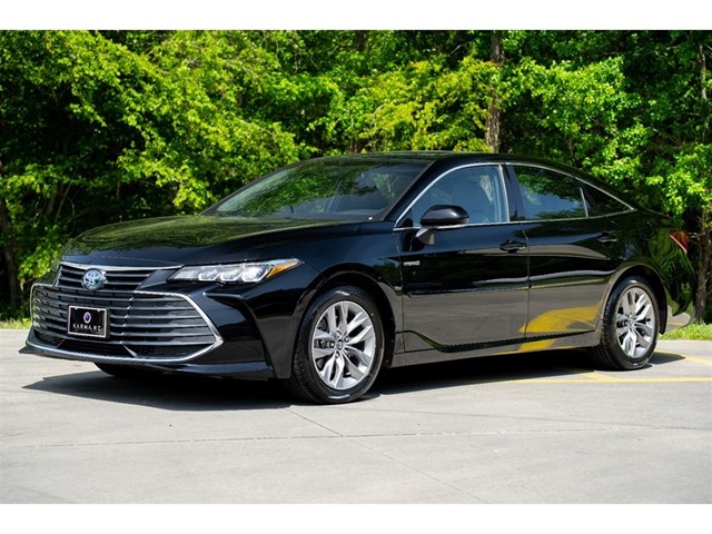 Toyota Avalon Hybrid XLE in Fuquay-Varina