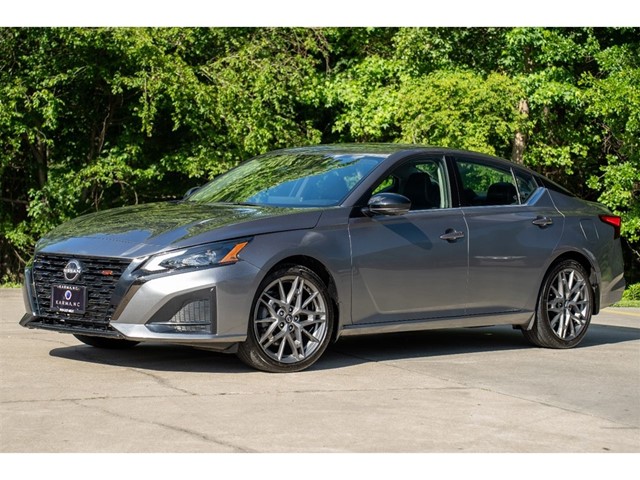 Nissan Altima SR in Fuquay-Varina