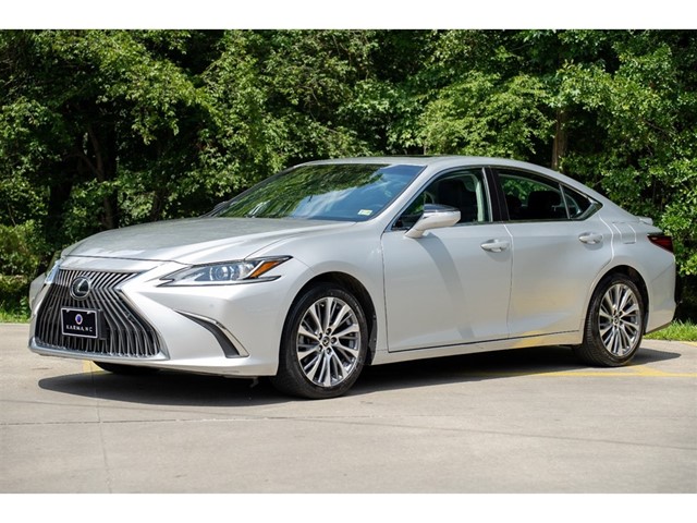 Lexus ES 350 in Fuquay-Varina