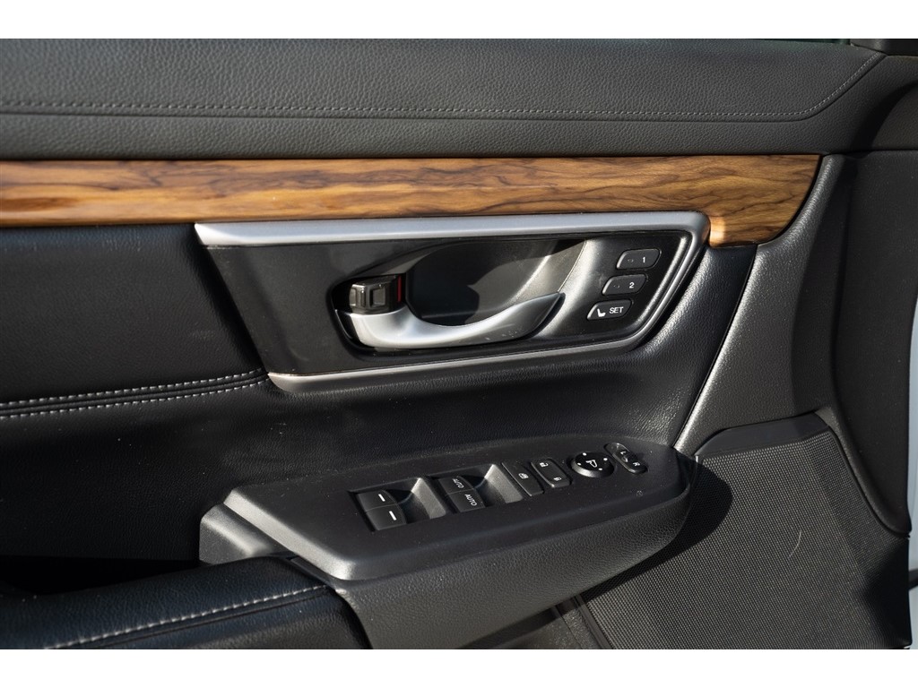 2018 Honda CR-V Touring photo 21