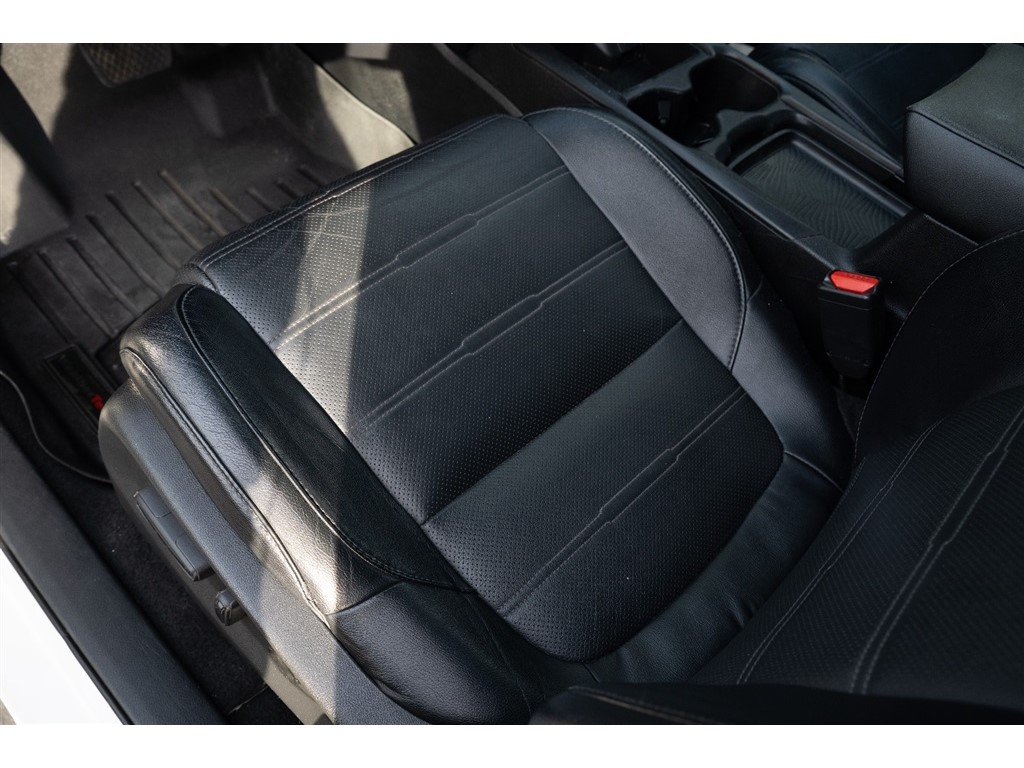 2018 Honda CR-V Touring photo 24