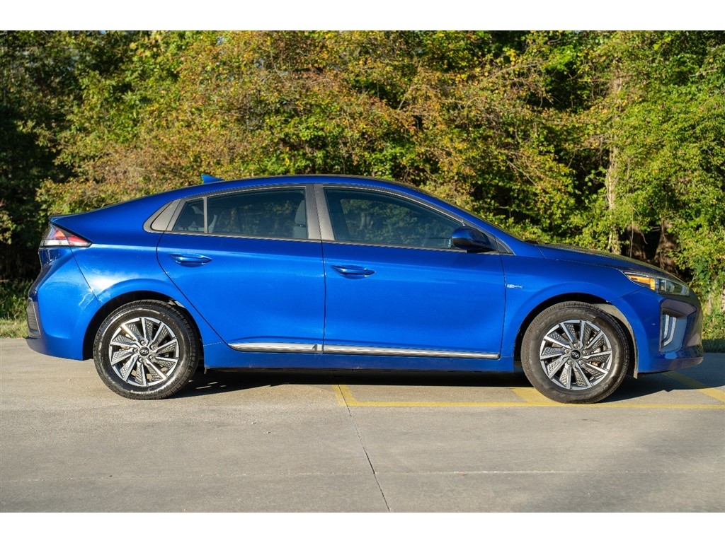 2020 Hyundai Ioniq Electric SE photo 3