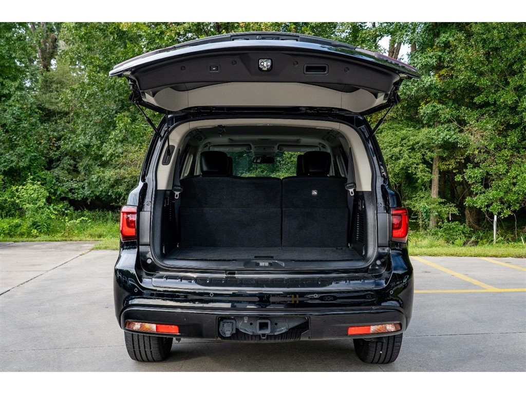 2019 Infiniti QX80 Luxe photo 11