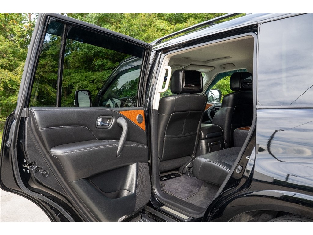 2019 Infiniti QX80 Luxe photo 14