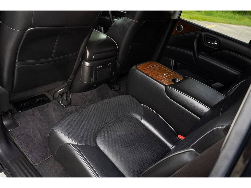 2019 Infiniti QX80 Luxe photo 18