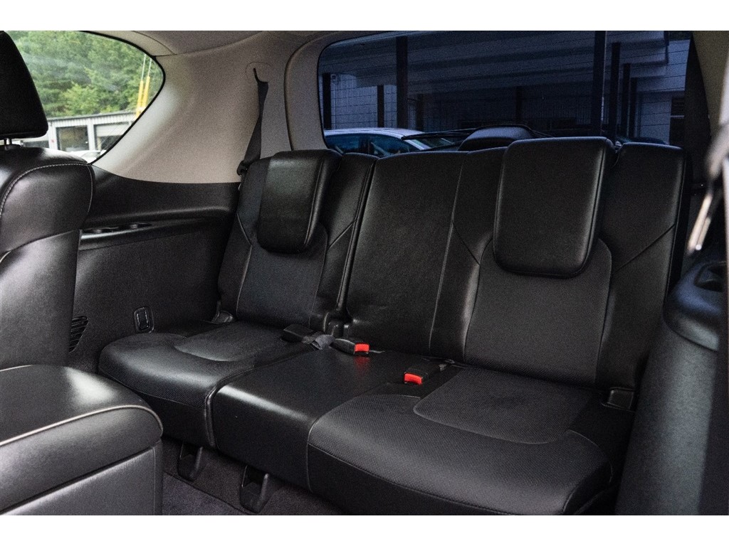 2019 Infiniti QX80 Luxe photo 21