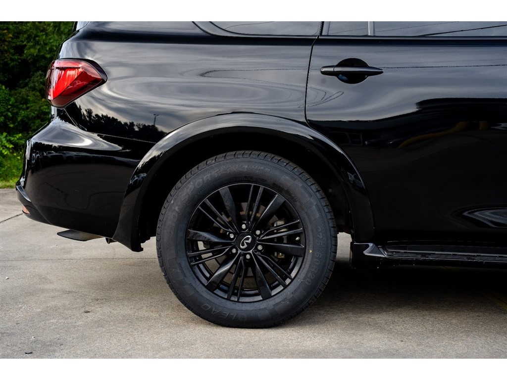 2019 Infiniti QX80 Luxe photo 2