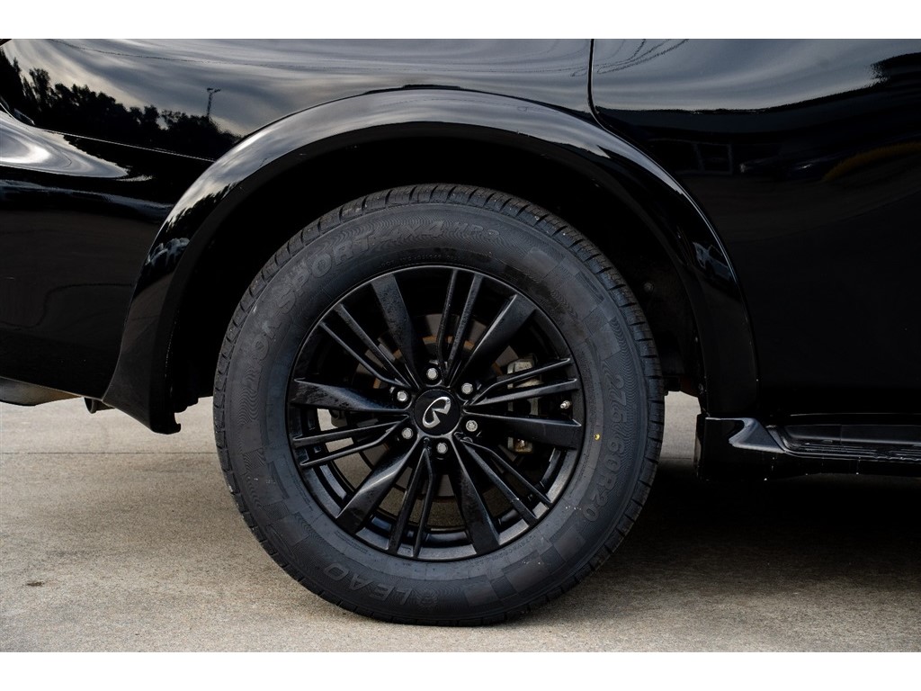 2019 Infiniti QX80 Luxe photo 3