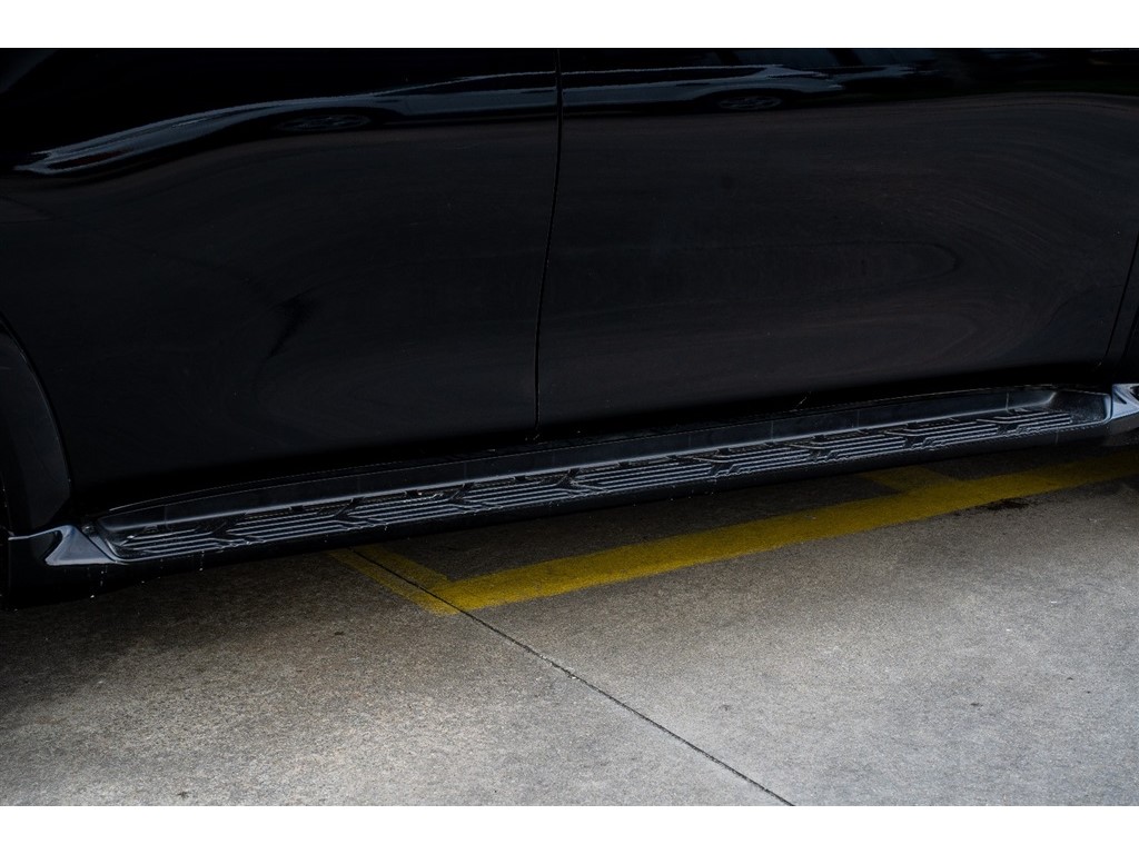 2019 Infiniti QX80 Luxe photo 4