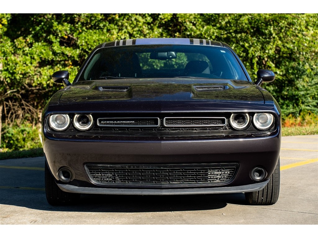 2016 Dodge Challenger SXT photo 2