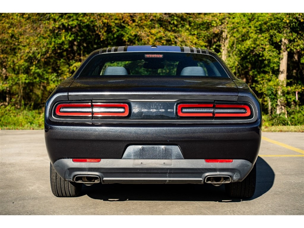2016 Dodge Challenger SXT photo 4