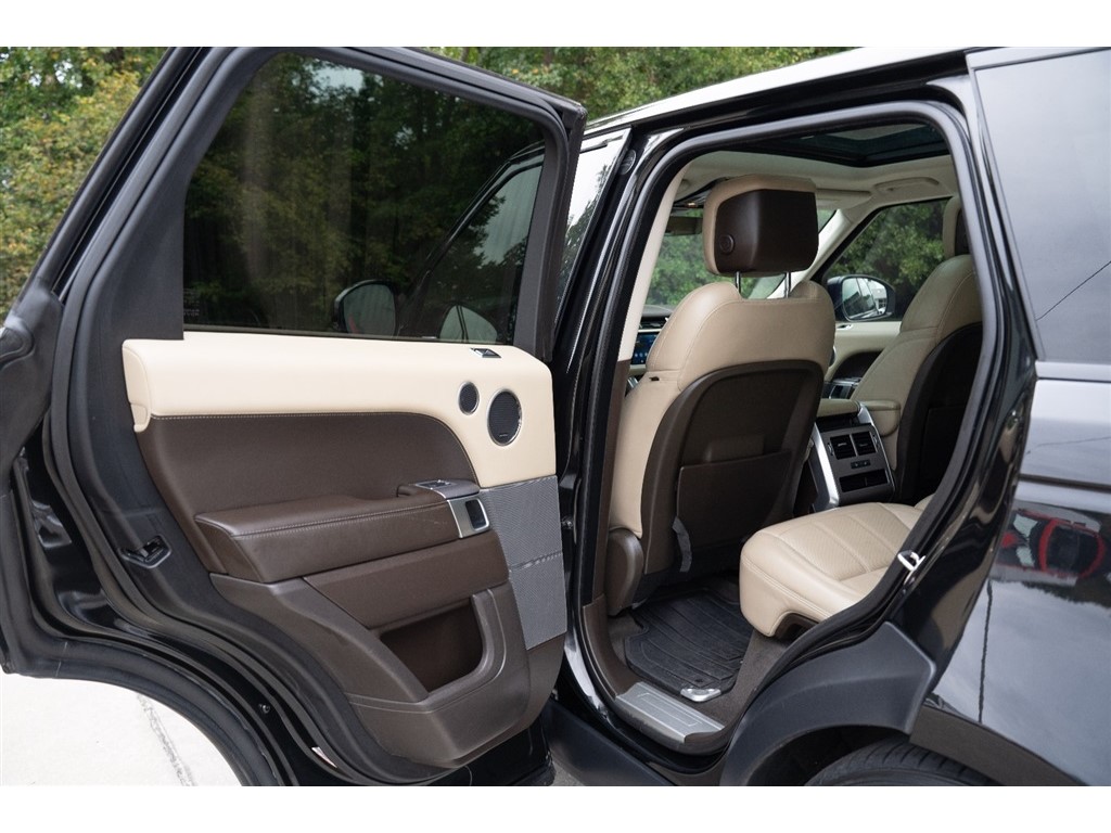 2018 Land Rover Range Rover Sport HSE photo 12