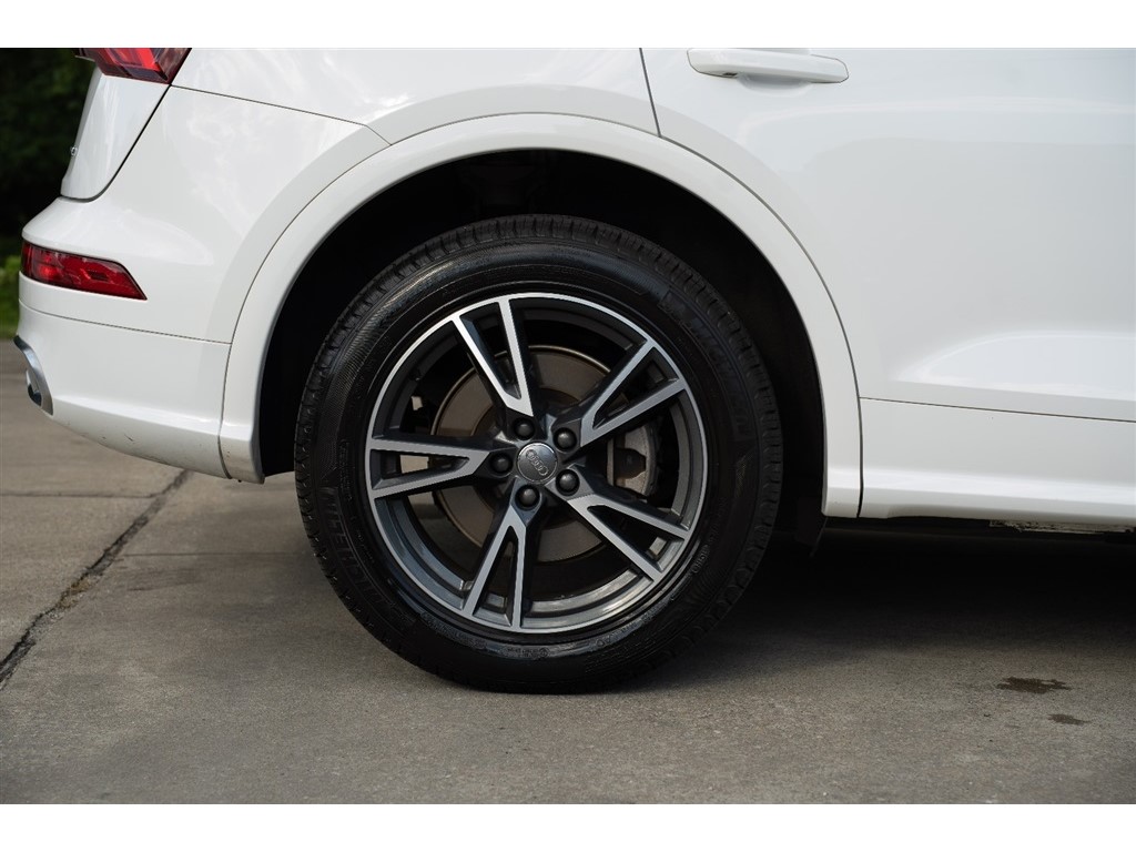 2020 Audi Q5 Premium photo 2