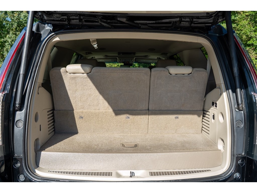 2017 Cadillac Escalade Luxury photo 16