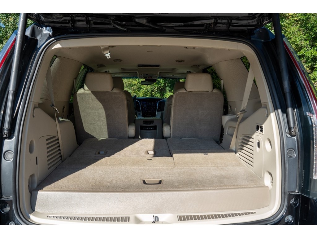 2017 Cadillac Escalade Luxury photo 17