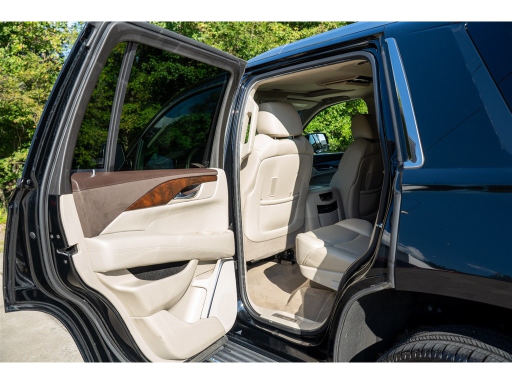 2017 Cadillac Escalade Luxury photo 19