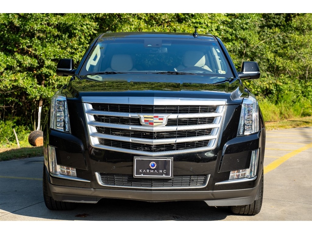2017 Cadillac Escalade Luxury photo 2