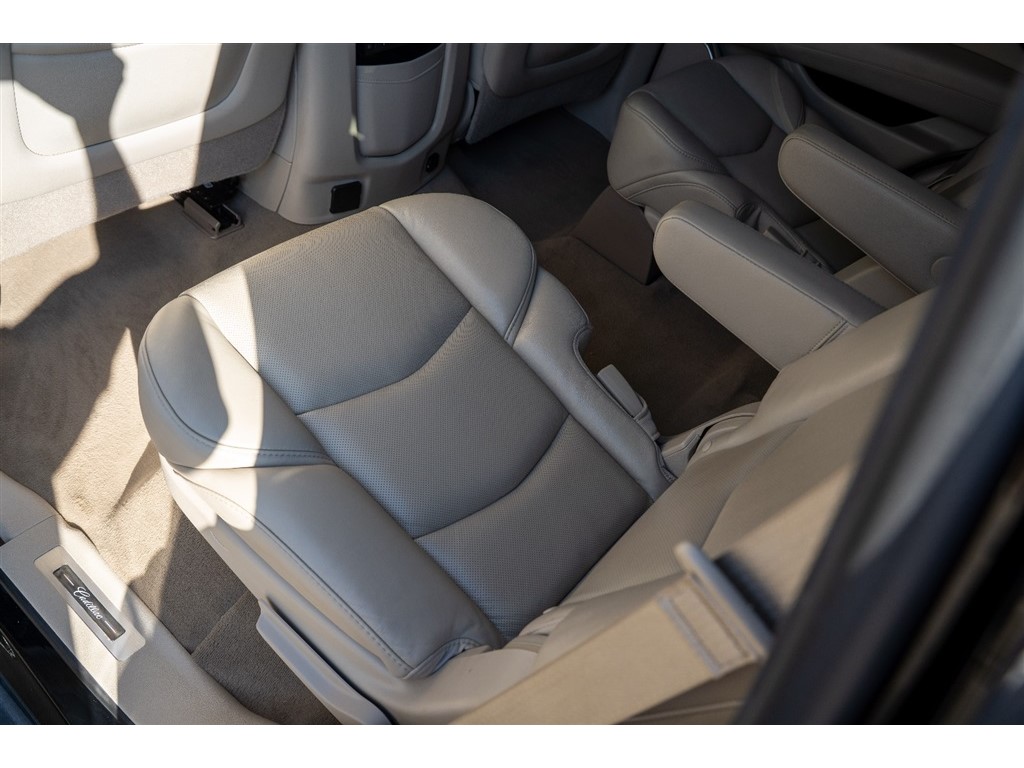 2017 Cadillac Escalade Luxury photo 23