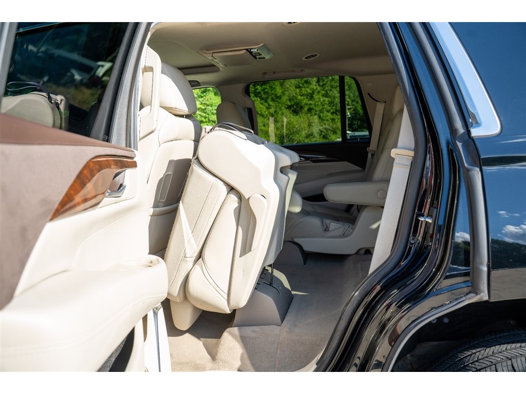 2017 Cadillac Escalade Luxury photo 24