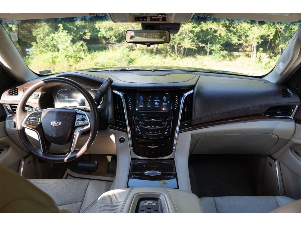 2017 Cadillac Escalade Luxury photo 31