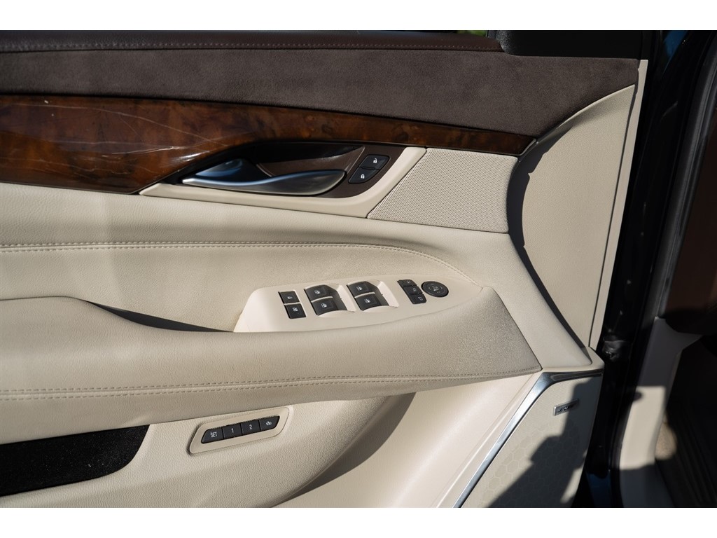 2017 Cadillac Escalade Luxury photo 33