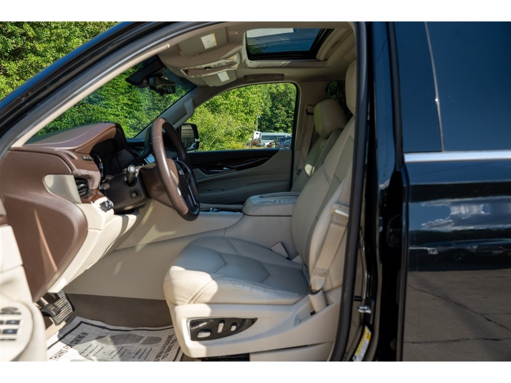 2017 Cadillac Escalade Luxury photo 34