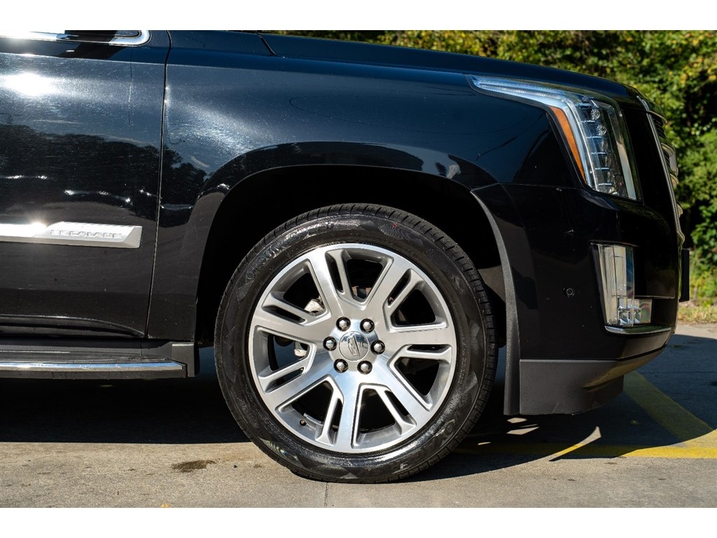 2017 Cadillac Escalade Luxury photo 7
