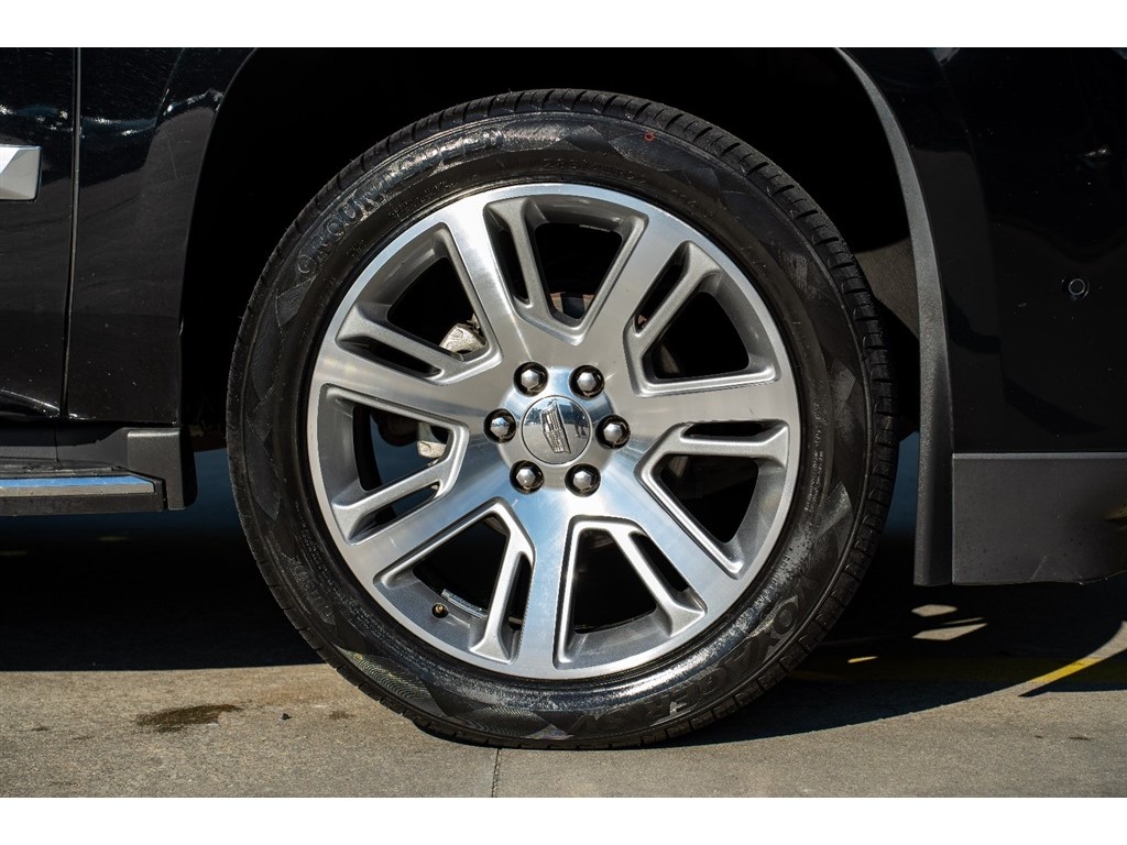 2017 Cadillac Escalade Luxury photo 8